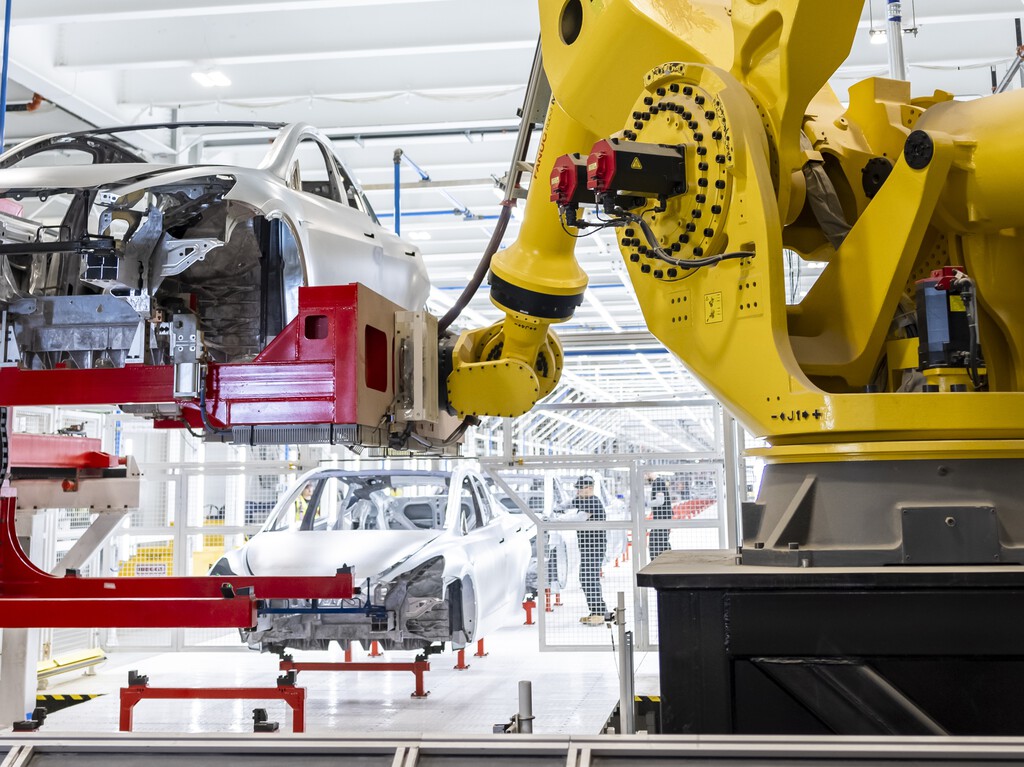 Tesla sabía que tenía graves problemas de diseño y seguridad en sus coches. Y se lavó las manos, según Reuters 