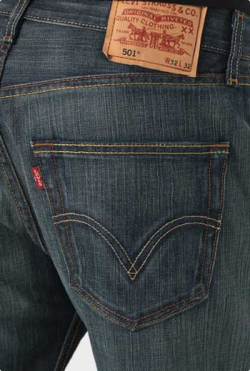 Levi's, atrapado en medio de la pista