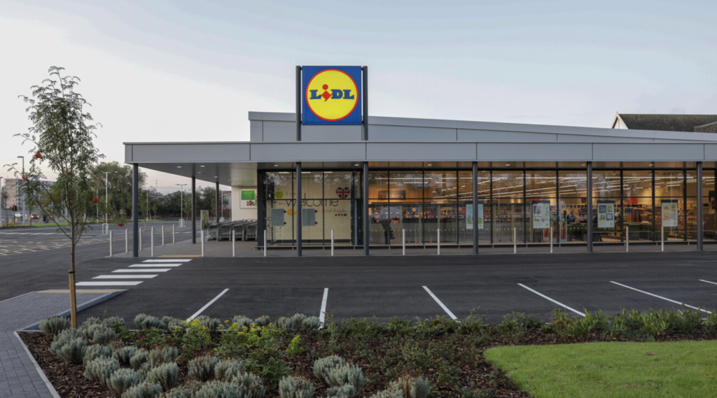 Esta lámpara de jardín de Lidl se enciende automáticamente cuando oscurece y cuesta menos de 6 euros 