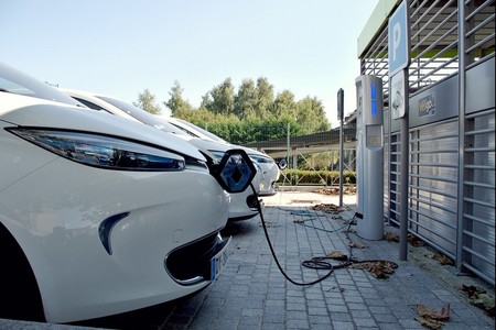 ¿Y si los coches eléctricos poblaran las ciudades antes de lo que imaginamos? Estos son sus planes de futuro