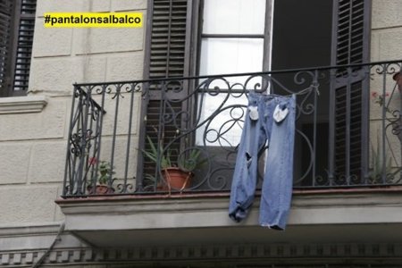 La revuelta tiene símbolo: unos pantalones con los bolsillos vacíos