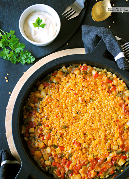 Receta saludable de lentejas amarillas con sepia y verduras, una forma diferente de comer legumbres