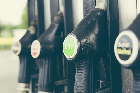 El petróleo, por las nubes: su precio alcanza en Europa los 75 dólares por primera vez en dos años