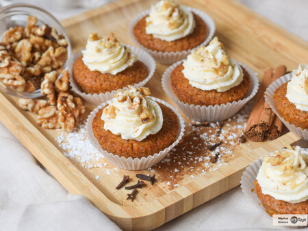 Magdalenas de zanahoria caseras: la receta más tierna y esponjosa