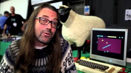 Atari le impide a Jeff Minter sacar más versiones de TxK. Y Minter suelta una buena rajada