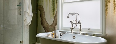 Cuánto cuesta cambiar la bañera por un plato de ducha, según un albañil: "Este es el precio con los materiales y mano de obra incluidos"