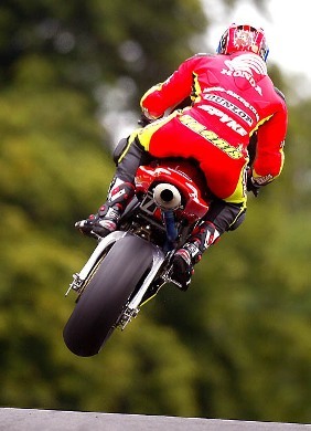 ¿Quién dice que las motos no pueden volar?