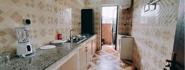 Adiós azulejos en el suelo de la cocina de la forma más rápida: así de fácil se puede renovar en un día 