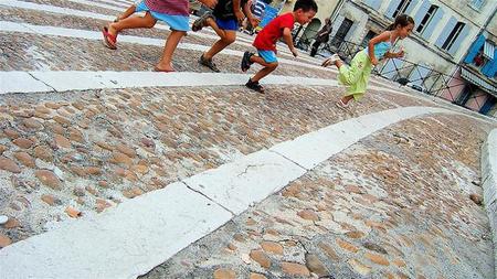 El ejercicio físico en la salud de los niños: se recomienda una hora diaria durante cinco días a la semana