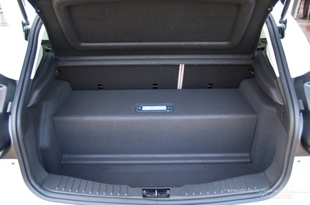 Ford Focus eléctrico toma de contacto en Dearborn (maletero) 10