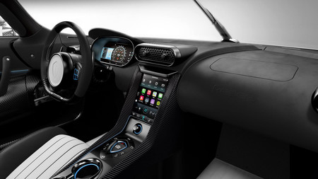 Este es el Koenigsegg Regera al desnudo, luciendo palmito y fibra de carbono