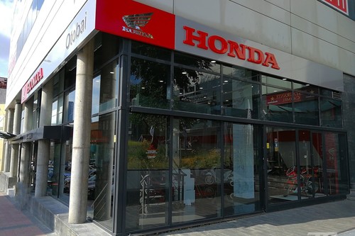 Honda inicia una fuerte ofensiva en Madrid abriendo Otobai: 800 m² de centro integral para motoristas