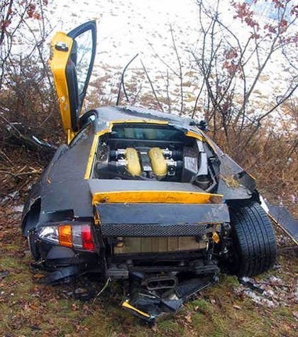 Wrecked Lamborghini Murciélago LP640