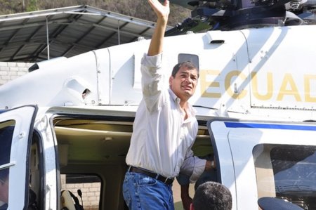Rafael Correa dice que tomará una decisión "soberana y solidaria" sobre Assange