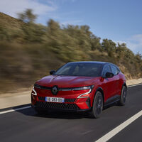 Renault también da marcha atrás. Podría volver a proponer versiones con motor de gasolina en sus coches eléctricos