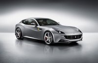 El Ferrari FF se viste con un traje gris
