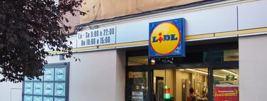 Ya en Lidl, por 12,99 euros, este reloj radiocontrolado con termómetro y proyector que se cambia solo al horario de invierno
