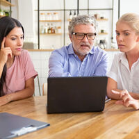 El conflicto generacional con la Generación Z nos está costando mucho dinero: 56.000 millones de dólares