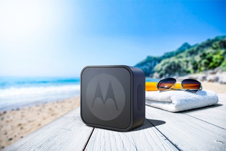 Motorola presenta el altavoz portátil Sonic Boost 220: sin cables y compatible con Alexa, Siri y Google Assistant