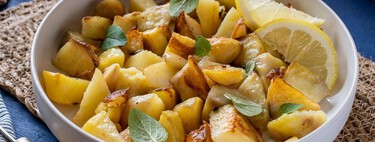 Grecia da una lección a España: las mejores patatas al horno no llevan ajo ni cebolla, se hacen con limón 