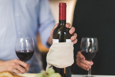 El consumo moderado de alcohol aumenta el riesgo de sufrir cáncer: una botella a la semana equivale a fumar 10 cigarrillos