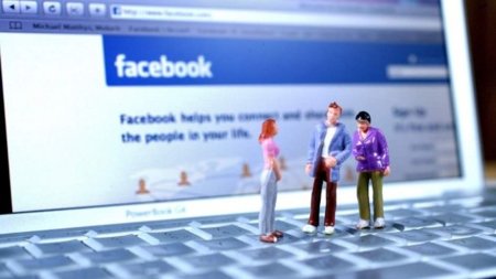 Un hombre agrede a su esposa por no "gustarle" una actualización de Facebook