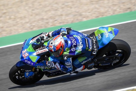 Matteo Ferrari impone su ley en Misano para quedarse a tiro de su segunda Copa del Mundo de MotoE