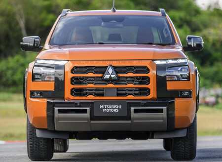 Mitsubishi L200 Frente