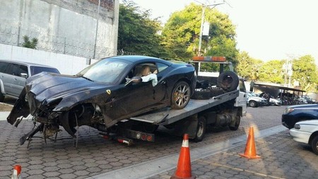 Ferrari California en El Salvador