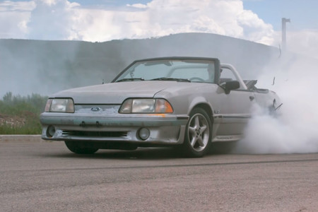 Difícil creer que este desvencijado Ford Mustang Fox será el siguiente Hoonifox de Ken Block