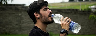 La forma más rápida de enfriar el agua sin congelador: ideal para pasar mejor la ola de calor