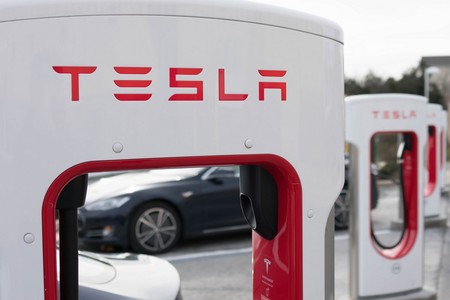 Si te compras un Tesla a partir de enero en EEUU, pagarás por recargar: no habrá más recargas gratuitas
