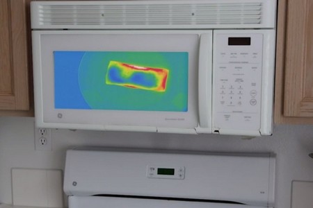 Este microondas te muestra con visión térmica cómo está de caliente la comida