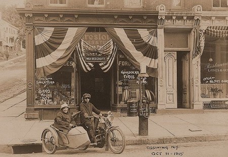 Esta mujer y su madre hicieron historia viajando en moto de costa a costa de EEUU ¡en 1915!
