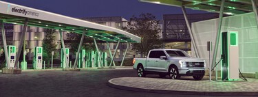 California ha dinamitado el gran argumento contra los coches eléctricos: ya tiene un 68% más cargadores que surtidores de gasolina 