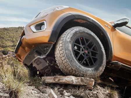Nissan Np300 Frontier Off Roader At32 3