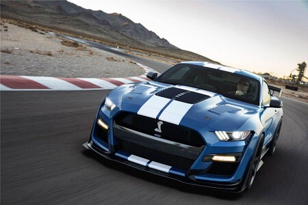 Roban Cuatro Ford Mustang Shelby Gt500 En Michigan 1