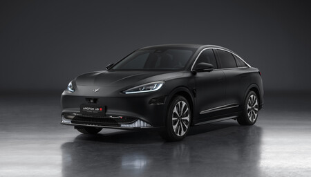 El Arcfox Alpha S es el coche que Huawei y BAIC desarrollaron juntos: 700 km de autonomía y sistema operativo Harmony OS