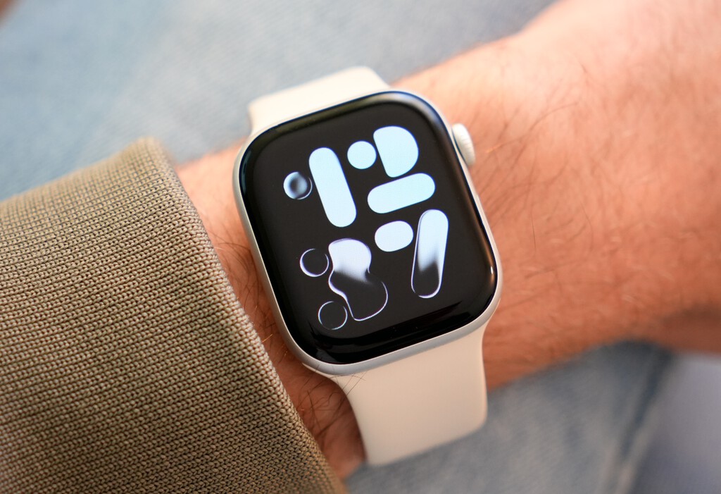 Tengo el Apple Watch Series 11, pero puede que tú no lo necesites. Te explico cuándo el nuevo SE 3 es más que suficiente (y cuándo no) 