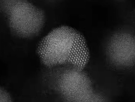 Nanopartículas formándose a nivel atómico y en tiempo real se graban en vídeo