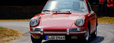 El primer Porsche 911 era rápido, pero terrible de conducir. Lo arreglaron escondiendo 22 kg de hierro fundido como 'refuerzos del paragolpes' delantero 