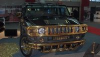 Un Hummer con frontal de oro