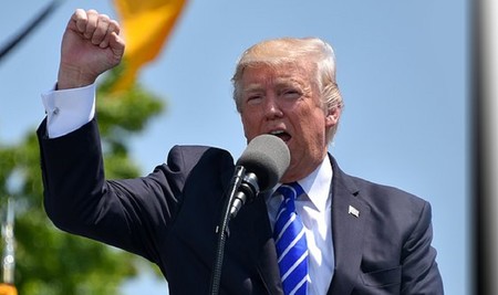 Australia sale de la guerra tarifaria de Trump mientras EE.UU. vuelve a amenazar a Europa con gravar los automóviles