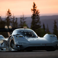 El Volkswagen ID.R quiere ser el coche eléctrico más rápido en Pikes Peak y ya enseña sus colores de guerra