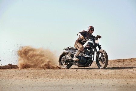 ¿Te gustó la Yamaha SCR950? Aquí tienes su primera customización, la Chequered
