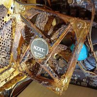 El PC de un usuario está tan destrozado y hecho mierda que parece sacado de un futuro postapocalíptico 