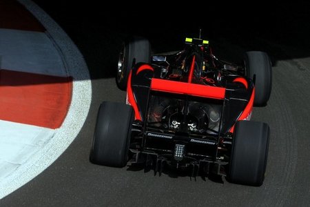 GP de Abu Dhabi de Fórmula 1: Fernando Alonso enseña los dientes, para Lewis Hamilton el mejor tiempo de los libres 2