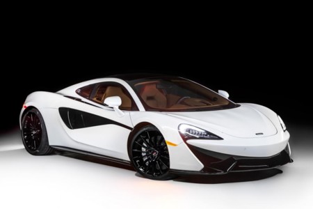 Pura belleza británica en blanco y negro con el McLaren 570GT by MSO Concept, sólo en Pebble Beach