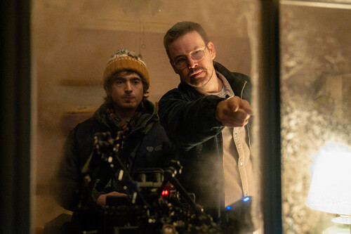 Lejos de quedar devorado por una franquicia, el director de ‘Resident Evil’ muestra ser el sucesor de genios del horror como Sam Raimi