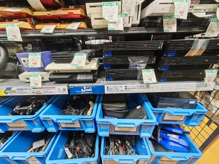 No Japão, existem lojas de eletrônicos que vendem quinquilharias. Já visitei algumas e é impossível sair de mãos vazias.